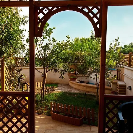Bonjour Bed & Breakfast 3*